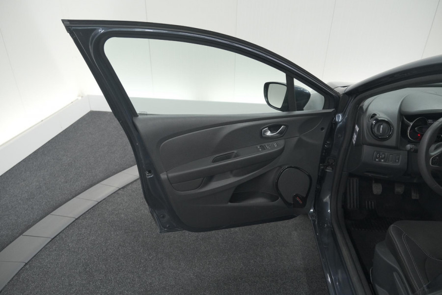 Renault Clio TCe 90 Limited | Navigatie | Parkeersensoren | Cruise Control | Apple Carplay