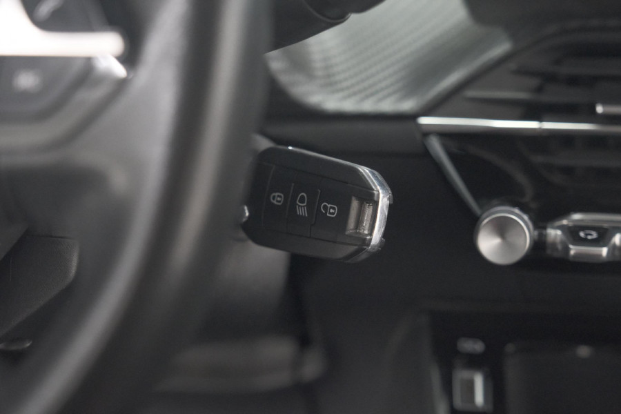 Peugeot 208 PureTech 100 EAT8 Active | Trekhaak | Parkeersensoren | Navigatie | Apple Carplay