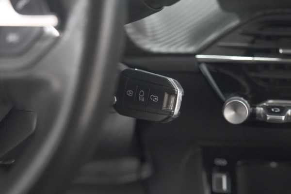 Peugeot 208 PureTech 100 EAT8 Active | Trekhaak | Parkeersensoren | Navigatie | Apple Carplay