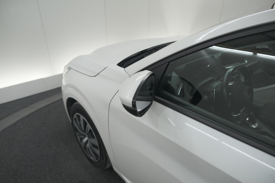 Peugeot 208 PureTech 100 EAT8 Active | Trekhaak | Parkeersensoren | Navigatie | Apple Carplay