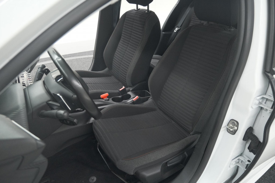 Peugeot 208 PureTech 100 EAT8 Active | Trekhaak | Parkeersensoren | Navigatie | Apple Carplay