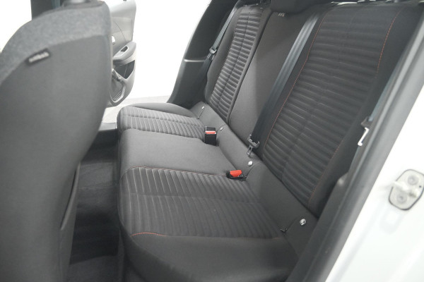 Peugeot 208 PureTech 100 EAT8 Active | Trekhaak | Parkeersensoren | Navigatie | Apple Carplay