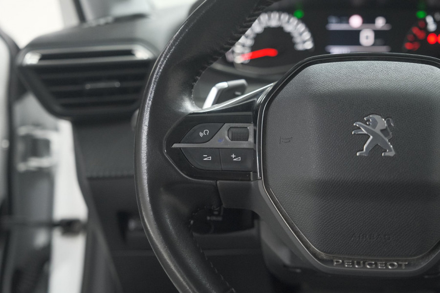 Peugeot 208 PureTech 100 EAT8 Active | Trekhaak | Parkeersensoren | Navigatie | Apple Carplay