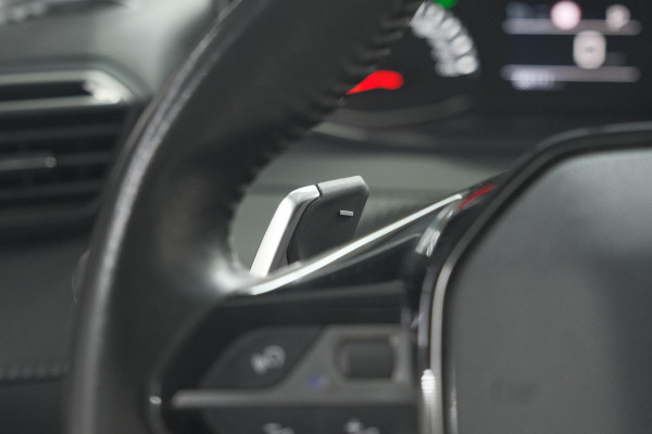 Peugeot 208 PureTech 100 EAT8 Active | Trekhaak | Parkeersensoren | Navigatie | Apple Carplay