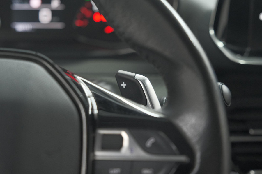 Peugeot 208 PureTech 100 EAT8 Active | Trekhaak | Parkeersensoren | Navigatie | Apple Carplay