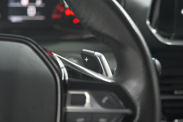 Peugeot 208 PureTech 100 EAT8 Active | Trekhaak | Parkeersensoren | Navigatie | Apple Carplay