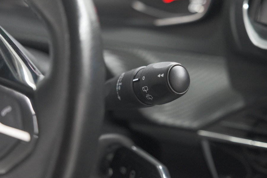 Peugeot 208 PureTech 100 EAT8 Active | Trekhaak | Parkeersensoren | Navigatie | Apple Carplay
