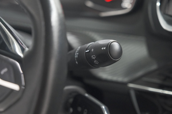 Peugeot 208 PureTech 100 EAT8 Active | Trekhaak | Parkeersensoren | Navigatie | Apple Carplay