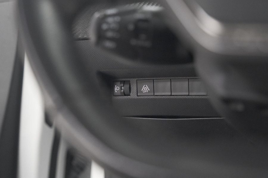 Peugeot 208 PureTech 100 EAT8 Active | Trekhaak | Parkeersensoren | Navigatie | Apple Carplay