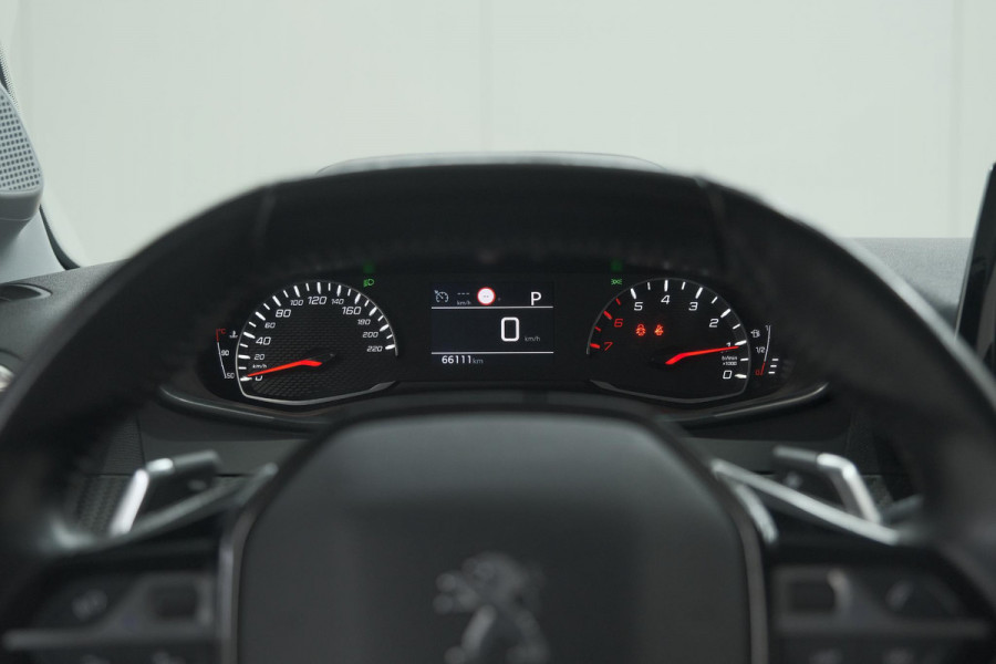 Peugeot 208 PureTech 100 EAT8 Active | Trekhaak | Parkeersensoren | Navigatie | Apple Carplay