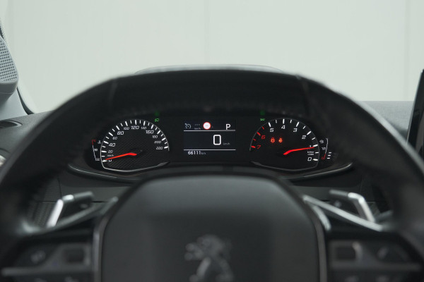 Peugeot 208 PureTech 100 EAT8 Active | Trekhaak | Parkeersensoren | Navigatie | Apple Carplay
