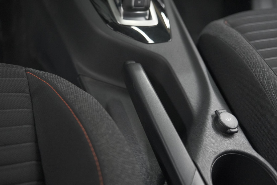Peugeot 208 PureTech 100 EAT8 Active | Trekhaak | Parkeersensoren | Navigatie | Apple Carplay