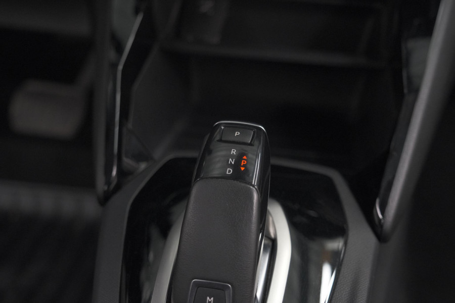 Peugeot 208 PureTech 100 EAT8 Active | Trekhaak | Parkeersensoren | Navigatie | Apple Carplay