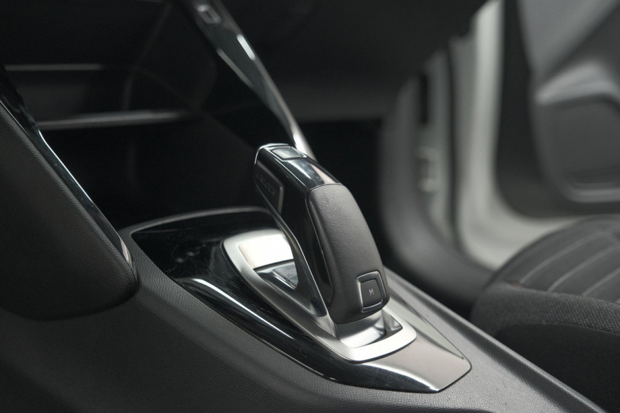 Peugeot 208 PureTech 100 EAT8 Active | Trekhaak | Parkeersensoren | Navigatie | Apple Carplay