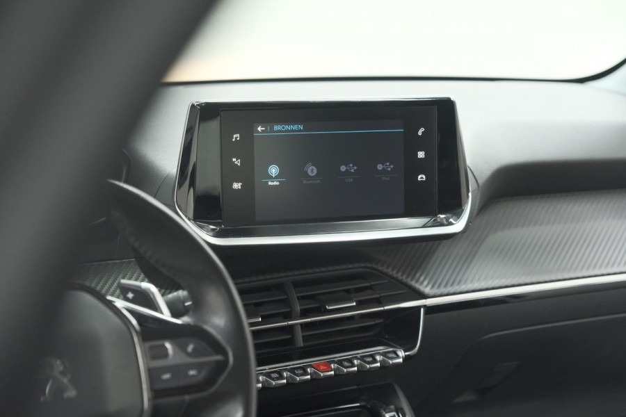 Peugeot 208 PureTech 100 EAT8 Active | Trekhaak | Parkeersensoren | Navigatie | Apple Carplay