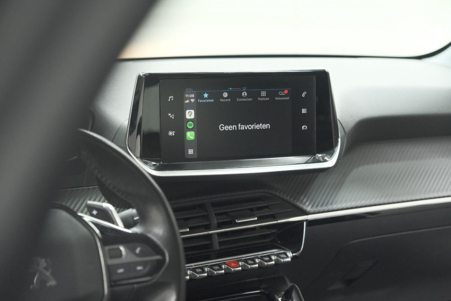 Peugeot 208 PureTech 100 EAT8 Active | Trekhaak | Parkeersensoren | Navigatie | Apple Carplay