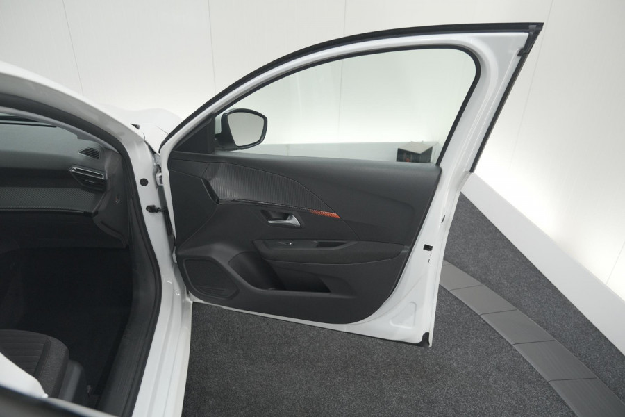 Peugeot 208 PureTech 100 EAT8 Active | Trekhaak | Parkeersensoren | Navigatie | Apple Carplay