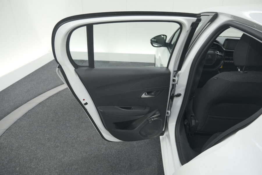 Peugeot 208 PureTech 100 EAT8 Active | Trekhaak | Parkeersensoren | Navigatie | Apple Carplay