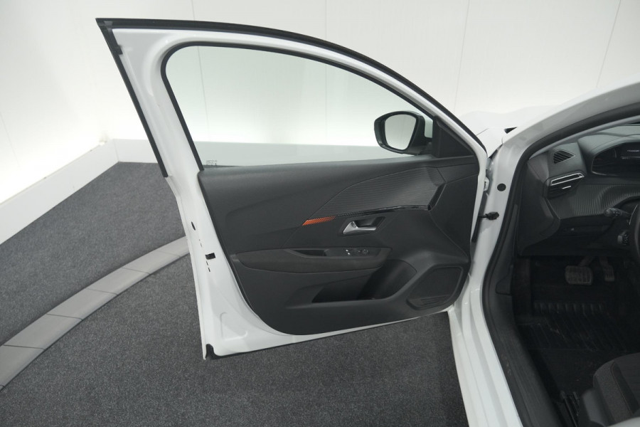 Peugeot 208 PureTech 100 EAT8 Active | Trekhaak | Parkeersensoren | Navigatie | Apple Carplay