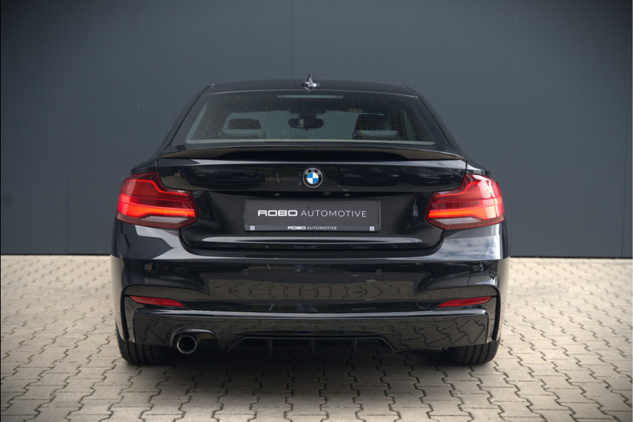 BMW 2 Serie Coupé 218i High Executive M Sport | M Performance | Stoelverwarming | Navigatie | Keyless | Camera | Cruise Control | DAB | HIFI | Parkeersensoren | Leer | Digital Dash | Automaat | NAP | Orig. NL | BTW