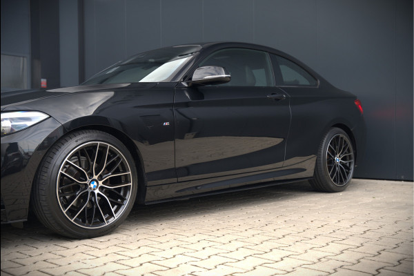 BMW 2 Serie Coupé 218i High Executive M Sport | M Performance | Stoelverwarming | Navigatie | Keyless | Camera | Cruise Control | DAB | HIFI | Parkeersensoren | Leer | Digital Dash | Automaat | NAP | Orig. NL | BTW