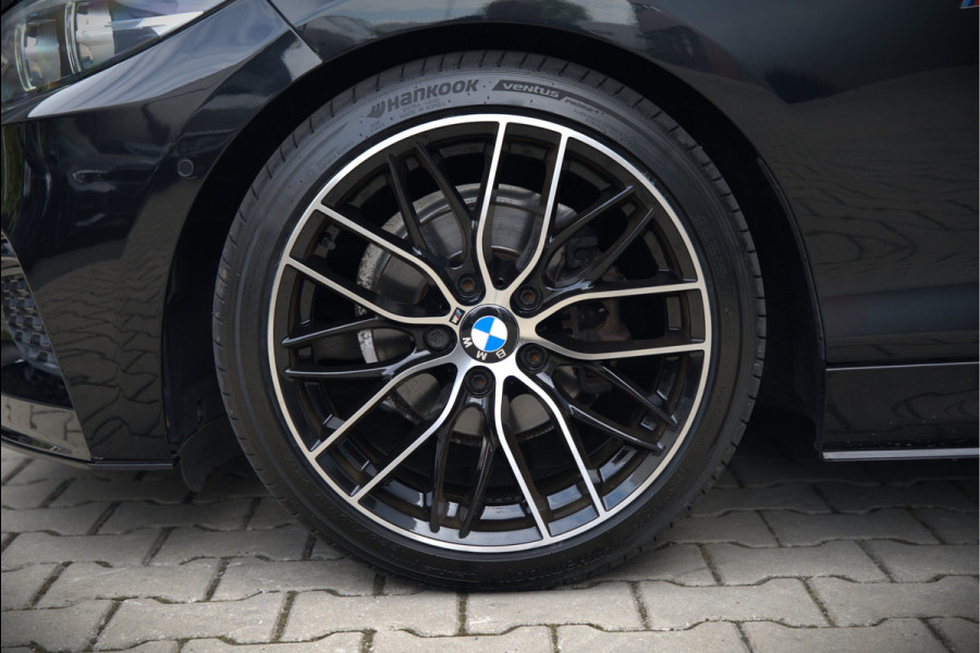 BMW 2 Serie Coupé 218i High Executive M Sport | M Performance | Stoelverwarming | Navigatie | Keyless | Camera | Cruise Control | DAB | HIFI | Parkeersensoren | Leer | Digital Dash | Automaat | NAP | Orig. NL | BTW
