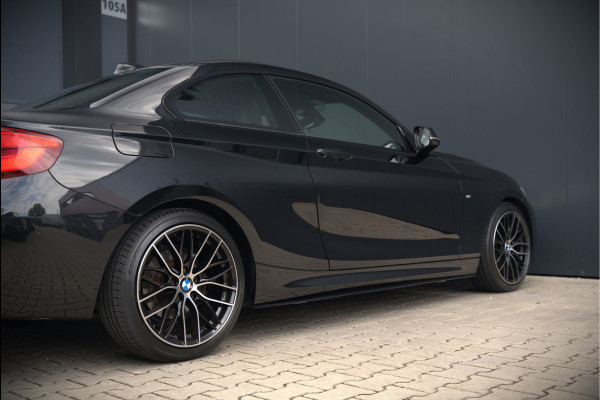 BMW 2 Serie Coupé 218i High Executive M Sport | M Performance | Stoelverwarming | Navigatie | Keyless | Camera | Cruise Control | DAB | HIFI | Parkeersensoren | Leer | Digital Dash | Automaat | NAP | Orig. NL | BTW