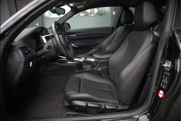 BMW 2 Serie Coupé 218i High Executive M Sport | M Performance | Stoelverwarming | Navigatie | Keyless | Camera | Cruise Control | DAB | HIFI | Parkeersensoren | Leer | Digital Dash | Automaat | NAP | Orig. NL | BTW