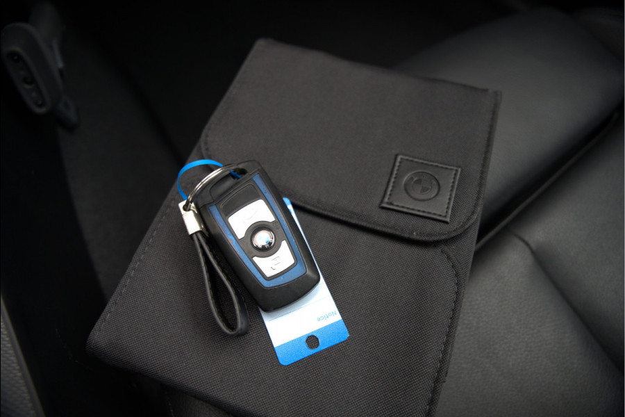 BMW 2 Serie Coupé 218i High Executive M Sport | M Performance | Stoelverwarming | Navigatie | Keyless | Camera | Cruise Control | DAB | HIFI | Parkeersensoren | Leer | Digital Dash | Automaat | NAP | Orig. NL | BTW