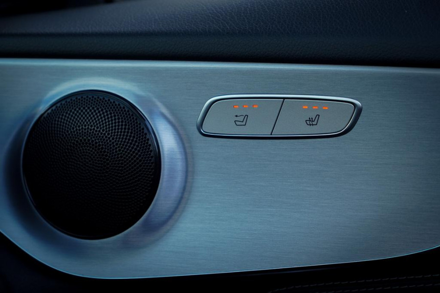 Mercedes-Benz C-Klasse Cabrio 200 / AMG / Facelift / NL Auto / Leder / Carplay