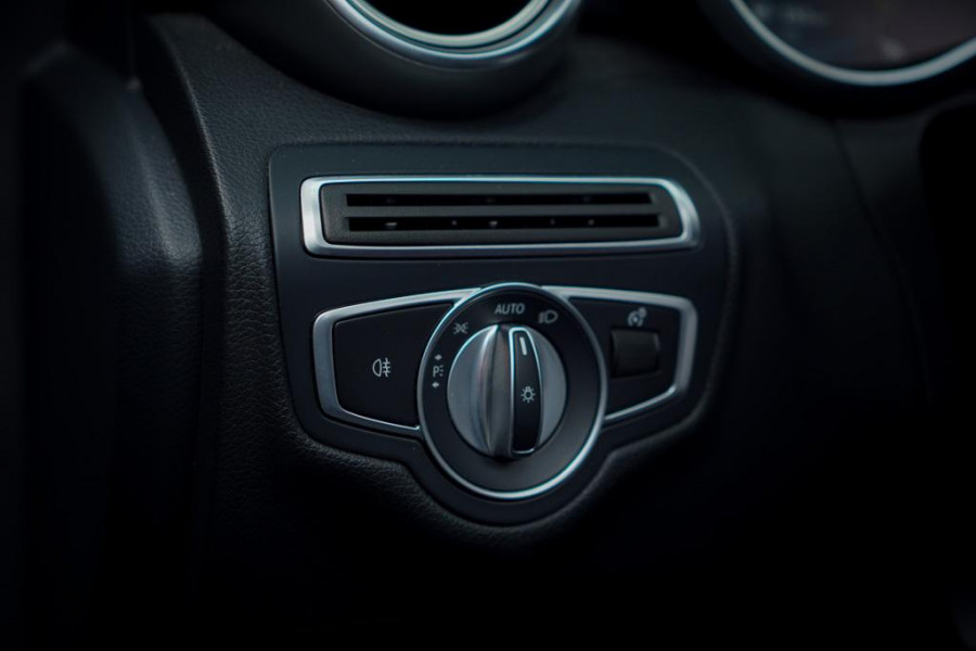 Mercedes-Benz C-Klasse Cabrio 200 / AMG / Facelift / NL Auto / Leder / Carplay