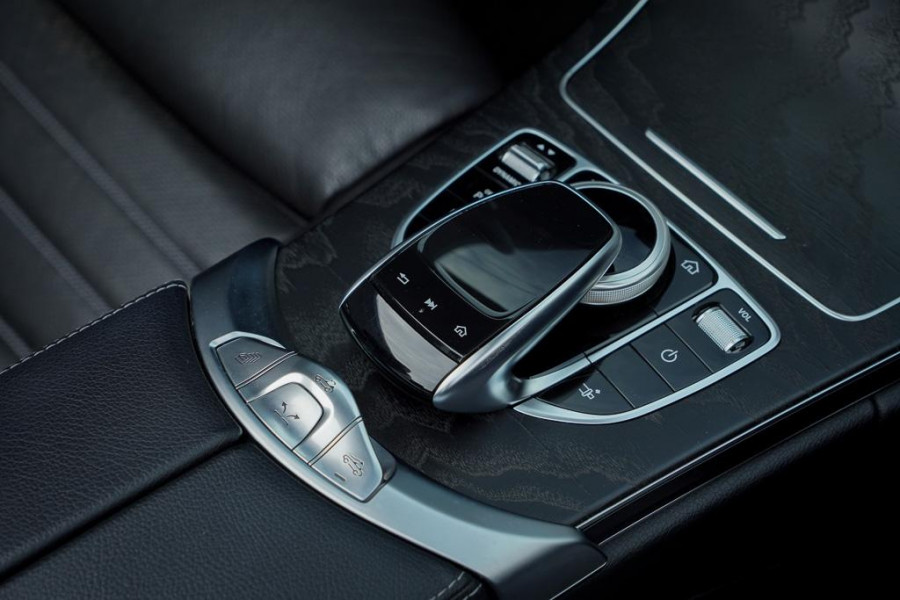 Mercedes-Benz C-Klasse Cabrio 200 / AMG / Facelift / NL Auto / Leder / Carplay