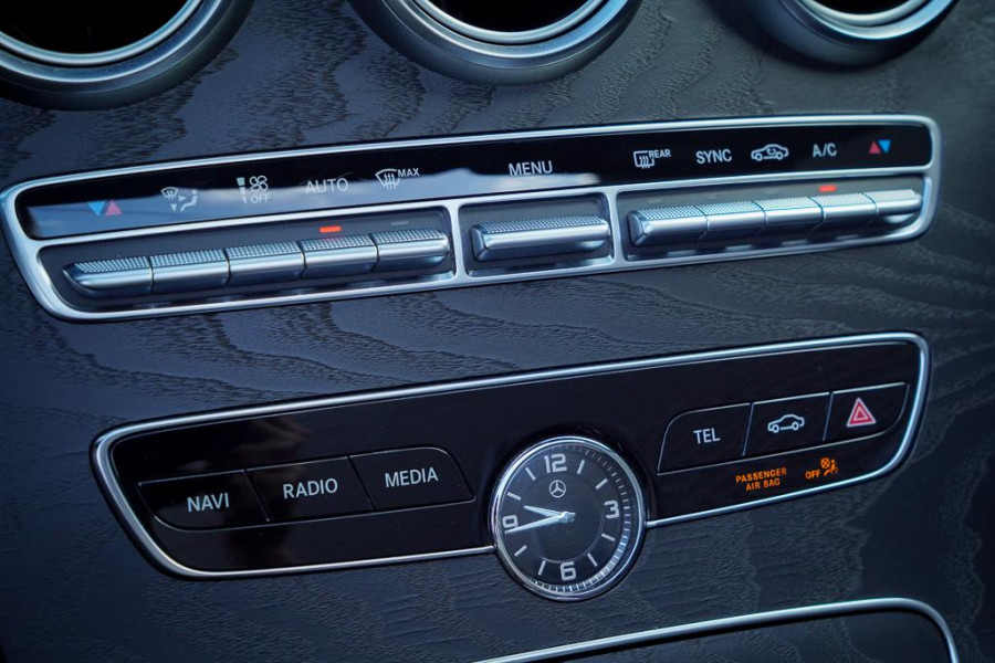 Mercedes-Benz C-Klasse Cabrio 200 / AMG / Facelift / NL Auto / Leder / Carplay