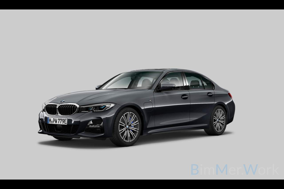 BMW 3-serie 330e High Executive M Sport | M Performance | Panoramadak | 360° Camera | Assisted Driving | Head Up Display | Stoelverwarming | Stuurverwarming | Apple Carplay | Navigatie | Adaptive Cruise Control | Ambiance Verlicht BMW 3-serie 330e High Executive M Sport | M Performance | Panoramadak | 360° Camera | Assisted Driving | Head Up Display | Stoelverwarming | Stuurverwarming | Apple Carplay | Navigatie | Adaptive Cruise Control | Ambiance Verlicht
