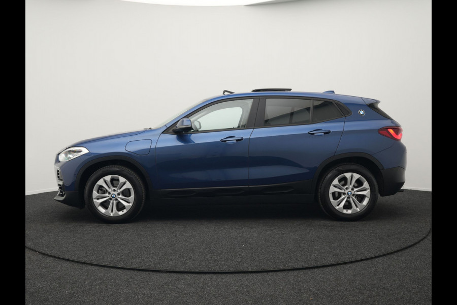 BMW X2 xDrive25e Executive Plug In Hybrid 220pk Dealer O.H PHEV | Panodak | Adaptive Cruise | Camera | Navi Pro | Lederen Bekleding | Sfeerverlichting | Keyless |