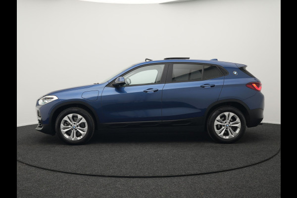 BMW X2 xDrive25e Executive Plug In Hybrid 220pk Dealer O.H PHEV | Panodak | Adaptive Cruise | Camera | Navi Pro | Lederen Bekleding | Sfeerverlichting | Keyless |