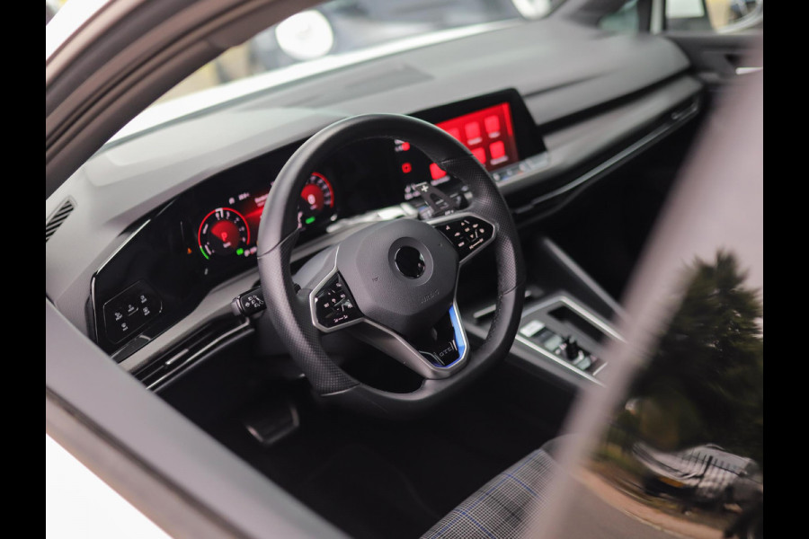 Volkswagen Golf 1.4 eHybrid GTE | Stoel/Stuurverw. | Carplay | ACC | PDC | 3-Zone Airco