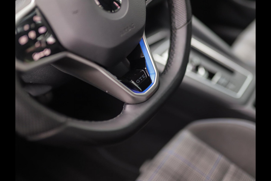 Volkswagen Golf 1.4 eHybrid GTE | Stoel/Stuurverw. | Carplay | ACC | PDC | 3-Zone Airco
