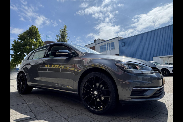 Volkswagen Golf 1.0 TSI IQ-Drive Limited - Navigatie / Apple CarPlay I Airco I LED I PDC I 19"Sport velgen I Dealer onderhouden
