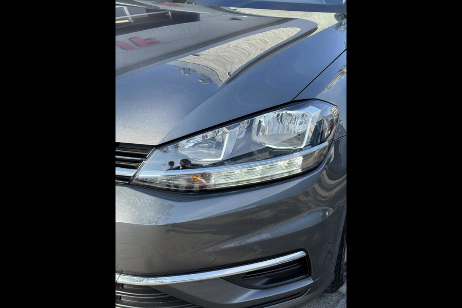 Volkswagen Golf 1.0 TSI IQ-Drive Limited - Navigatie / Apple CarPlay I Airco I LED I PDC I 19"Sport velgen I Dealer onderhouden