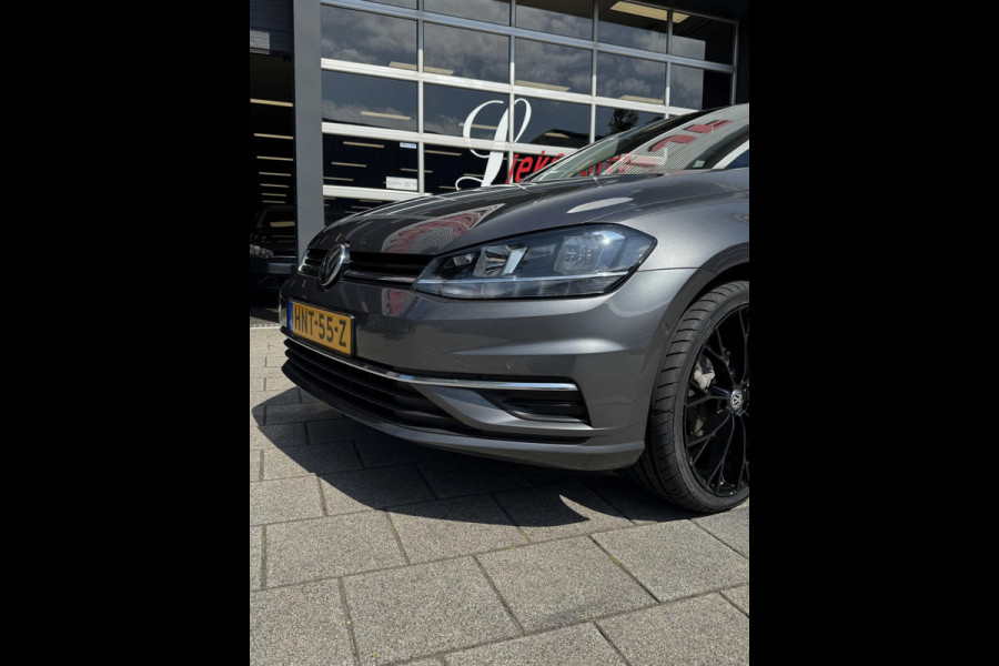 Volkswagen Golf 1.0 TSI IQ-Drive Limited - Navigatie / Apple CarPlay I Airco I LED I PDC I 19"Sport velgen I Dealer onderhouden