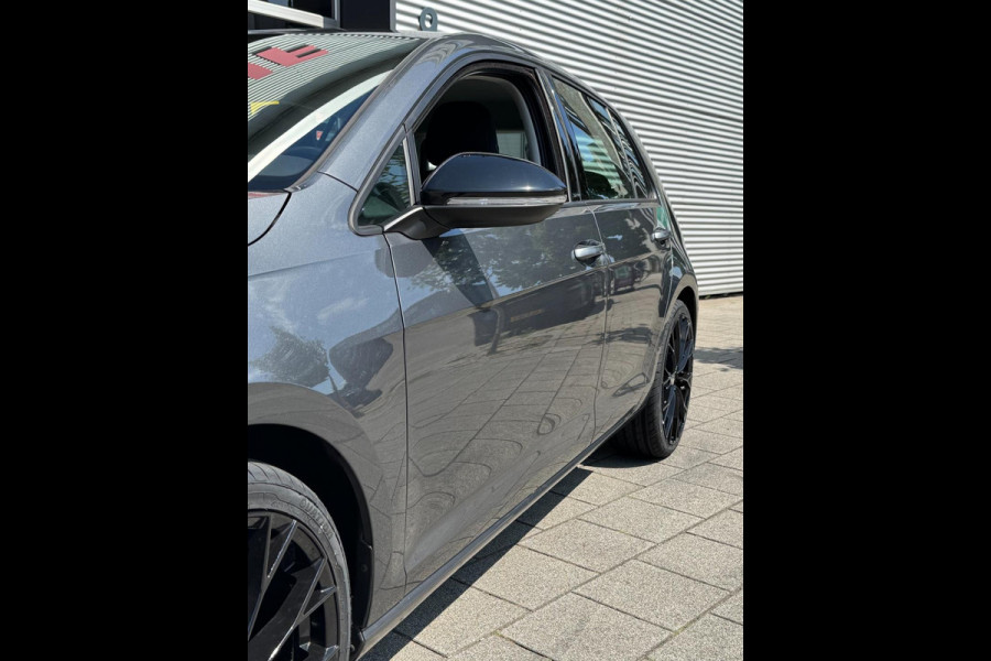 Volkswagen Golf 1.0 TSI IQ-Drive Limited - Navigatie / Apple CarPlay I Airco I LED I PDC I 19"Sport velgen I Dealer onderhouden
