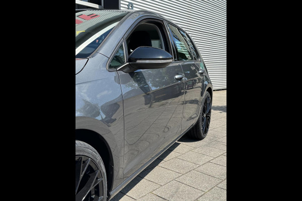 Volkswagen Golf 1.0 TSI IQ-Drive Limited - Navigatie / Apple CarPlay I Airco I LED I PDC I 19"Sport velgen I Dealer onderhouden
