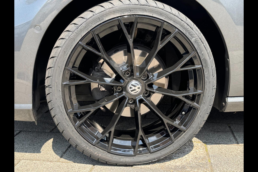 Volkswagen Golf 1.0 TSI IQ-Drive Limited - Navigatie / Apple CarPlay I Airco I LED I PDC I 19"Sport velgen I Dealer onderhouden