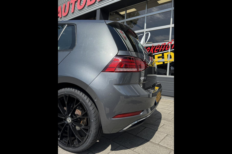 Volkswagen Golf 1.0 TSI IQ-Drive Limited - Navigatie / Apple CarPlay I Airco I LED I PDC I 19"Sport velgen I Dealer onderhouden