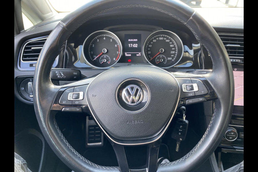 Volkswagen Golf 1.0 TSI IQ-Drive Limited - Navigatie / Apple CarPlay I Airco I LED I PDC I 19"Sport velgen I Dealer onderhouden