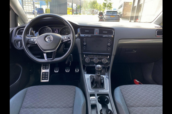 Volkswagen Golf 1.0 TSI IQ-Drive Limited - Navigatie / Apple CarPlay I Airco I LED I PDC I 19"Sport velgen I Dealer onderhouden