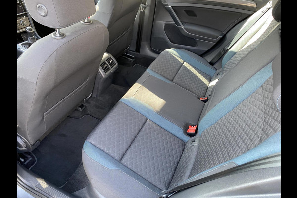 Volkswagen Golf 1.0 TSI IQ-Drive Limited - Navigatie / Apple CarPlay I Airco I LED I PDC I 19"Sport velgen I Dealer onderhouden