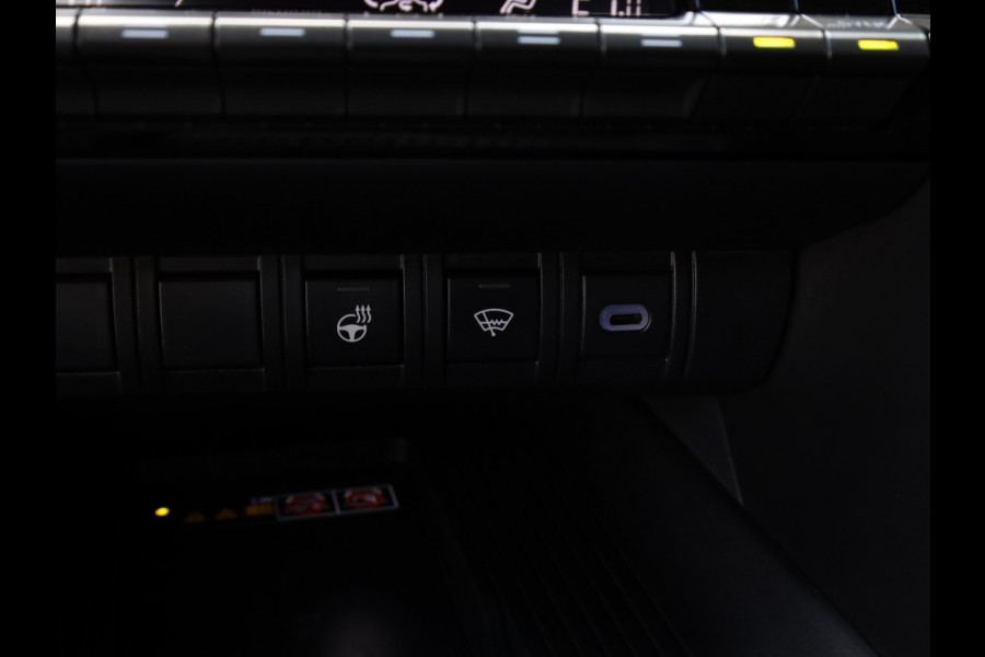 Toyota C-HR Hybrid 200 AWD First Edition | El. Achterklep | Stoelverwarming