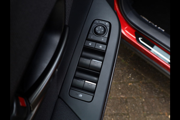 Toyota C-HR Hybrid 200 AWD First Edition | El. Achterklep | Stoelverwarming